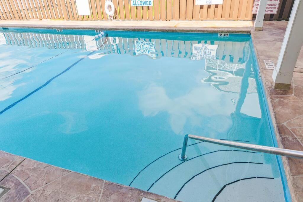 Right Across Beach Pool View Private Balcony By Zen Living Short Term Rental เมอร์เทิลบีช ภายนอก รูปภาพ